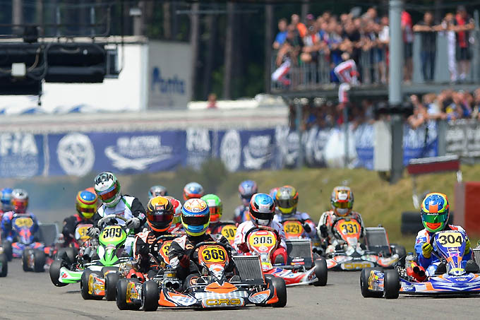 Finn Kooijman vlak achter winnaar Andrea Dale bij EK kartinhg in Genk
